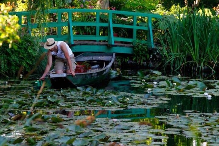 Private getaway in Giverny 8h Van Vip Departure Paris
