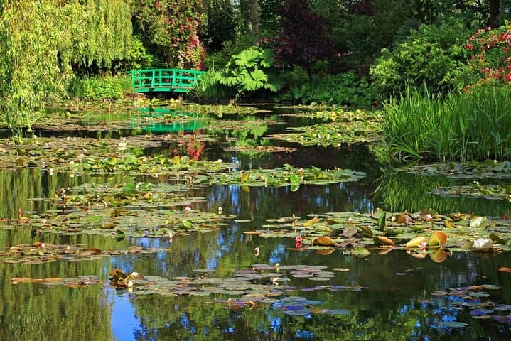 Private getaway in Giverny 8h Van Vip Departure Paris