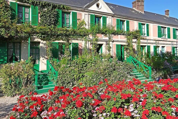 Private getaway in Giverny 8h Van Vip Departure Paris