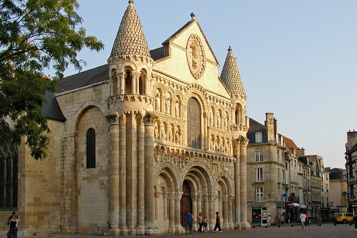 Eleanor of Aquitaine Walking Tour in Poitiers