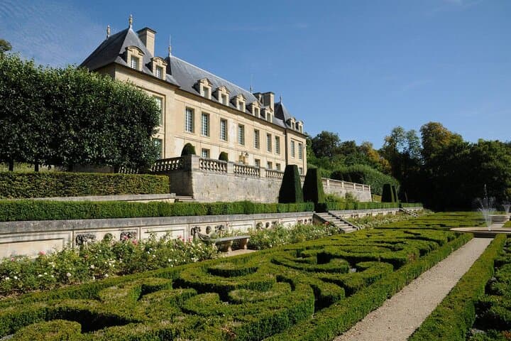 Paris Custom Private Day Tour with Vehicle and Guide