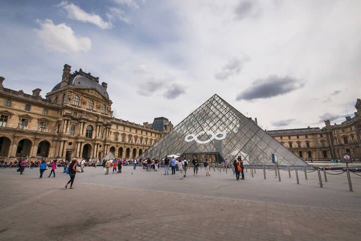 Paris Custom Private Day Tour with Vehicle and Guide