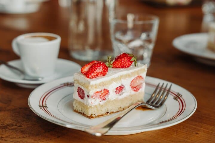 Paris Pastry Tour - Croissants, Macarons & Iconic French Desserts