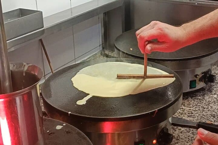 Private Galette & Crêpe Cooking Class + Host table diner