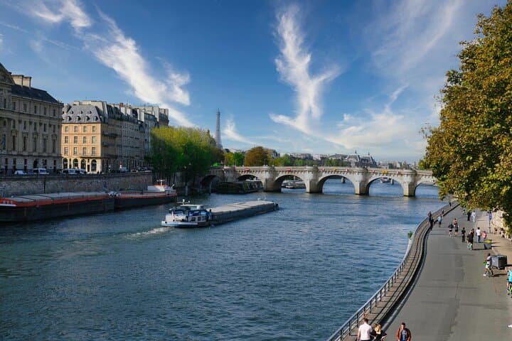 Paris Highlights Guided Walking Tour (9 Landmarks)