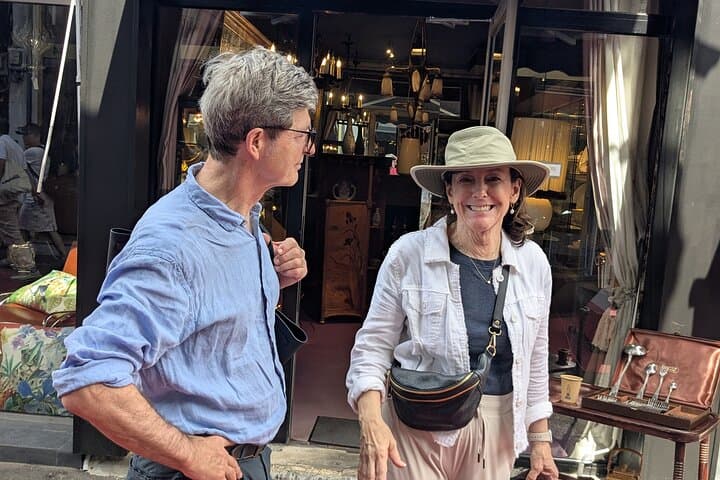 A pretty smile in the market