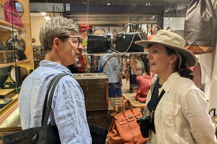 I would like a nice hat, it should go with my new bag !