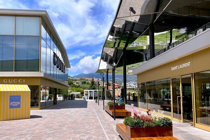 peacefull and safe luxury shopping