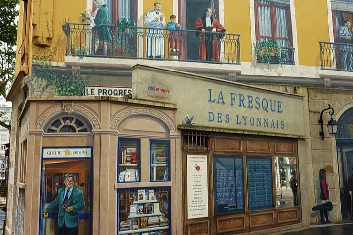 Lyon: Autonomous track game in downtown, Belle Epoque theme