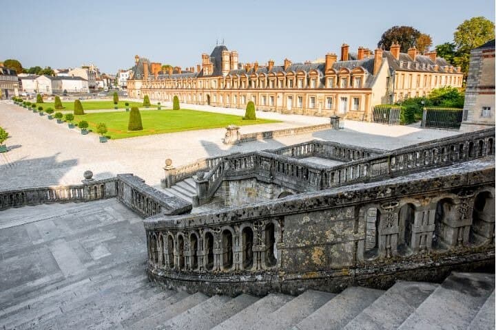 Fontainebleau Castle Tour 4 Hour Roundtrip Tour from Paris