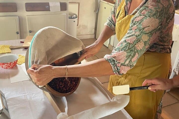 Atelier transformation Almonds Nougat by a producer