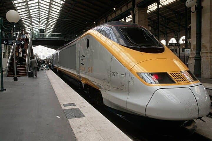 One Way Transfer from Railways Station to Hotel in Paris 3-6 p