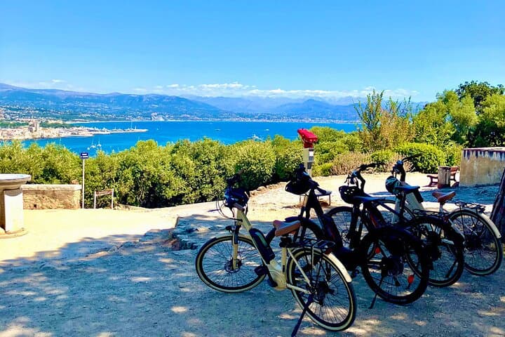 E-bike Tour Antibes & St-Paul-de-Vence: riviera gems & parks