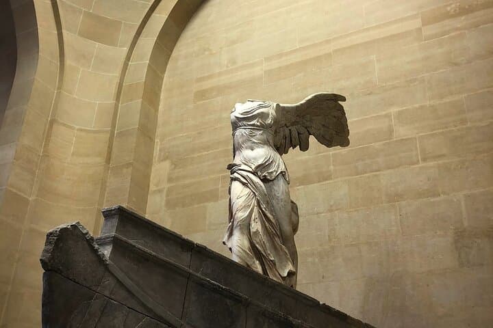 Louvre Private Tour in Chinese and English with a Certified Guide