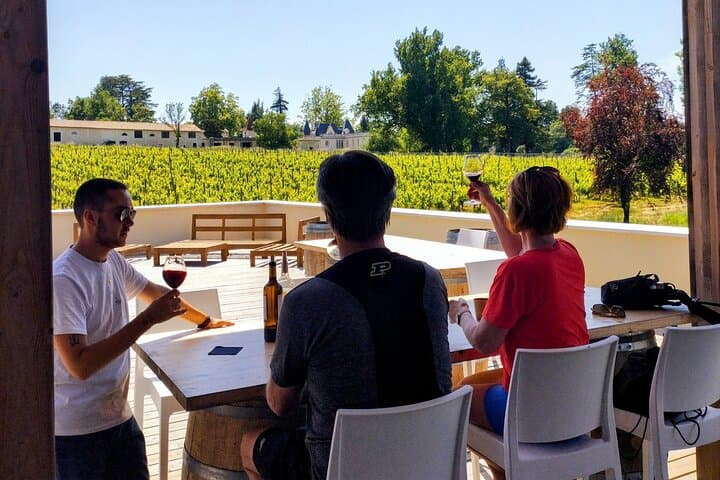Bordeaux Monuments, Vineyards & winery stop Gravel Bike Tour