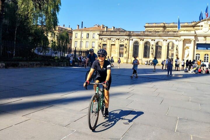 Bordeaux Monuments, Vineyards & winery stop Gravel Bike Tour