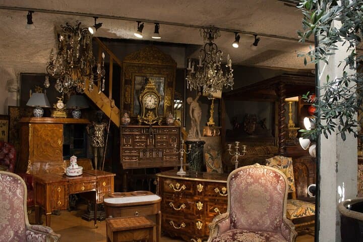 Paris Flea Market Walking Tour: Antiques, Vintage & Fashion