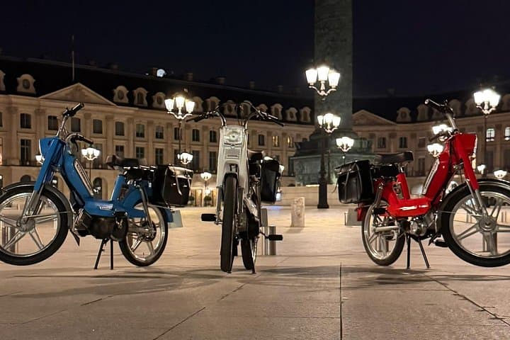 Paris Guided tour in Peugeot 103 electric moped