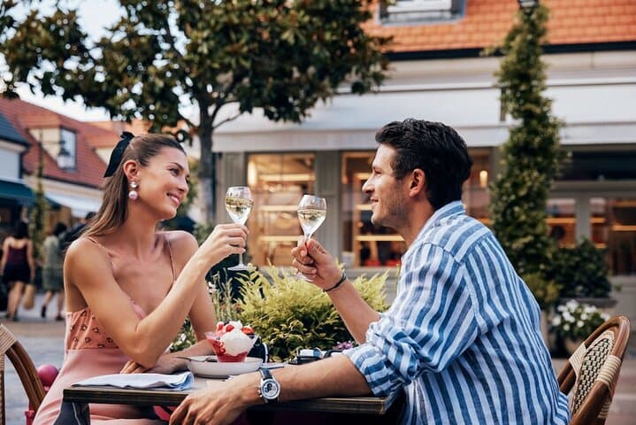Shop, save then sit back and relax with hassle free transfers to one of the most popular locations in Paris