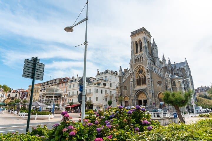 Hello Biarritz: Private 2-Hour Intro City Walk with Local Guide
