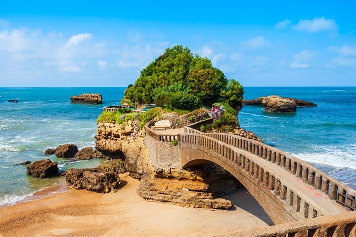 Hello Biarritz: Private 2-Hour Intro City Walk with Local Guide