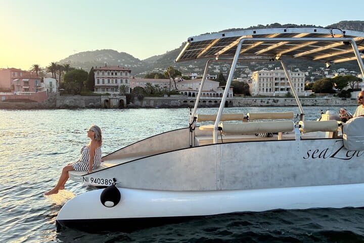 Sit at the boat with your fet in the water