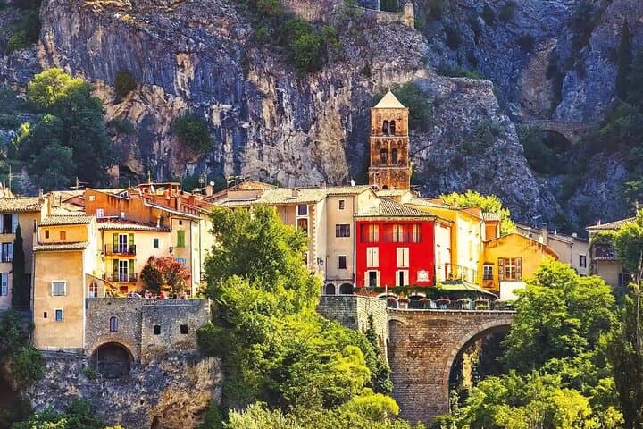 Lavender Fields and Hilltop Villages with Car and Private Guide