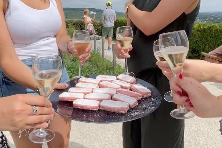 Snacking and tasting