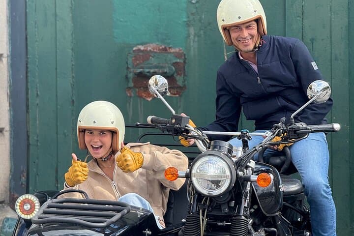 Vintage Side-car Tour and Crepe tasting near the Eiffel Tower