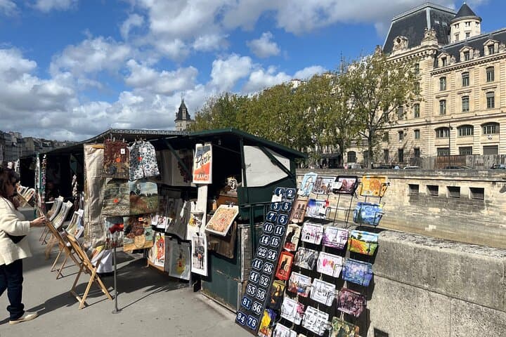 History Walking Tour in the heart of Paris, along the Seine