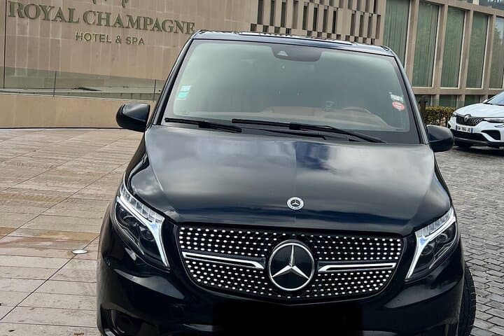 VIP Private Shuttle in Van de Luxe | Paris Airport Transfers