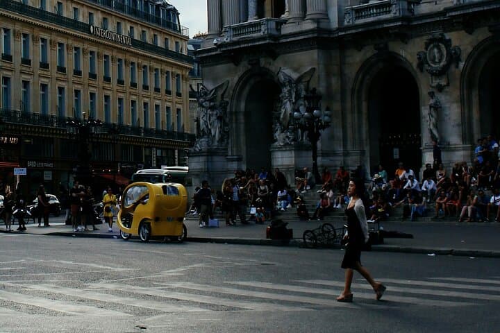 Paris Highlights Tour in Montmartre, Louvre, Notre-Dame and More