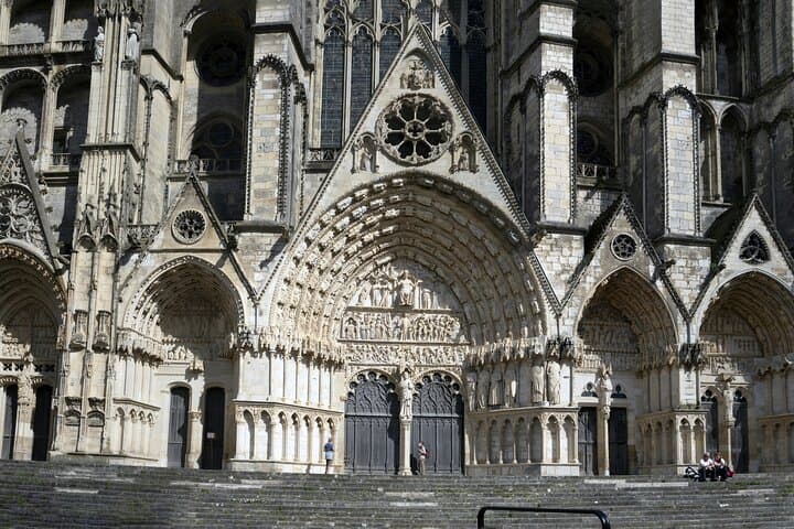 Bourges Cathedral Tour Audio Guide with Mobile app