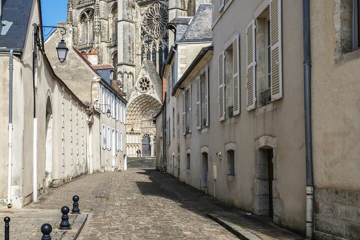 Bourges Cathedral Tour Audio Guide with Mobile app