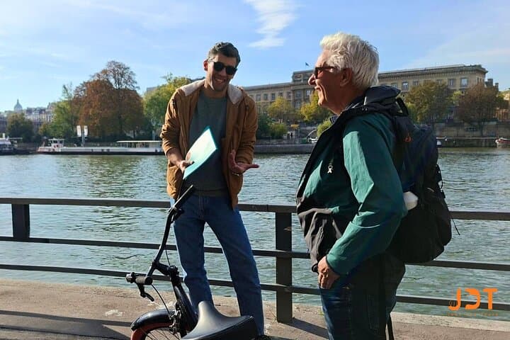 Paris Biking Tour with Wine Tasting in a Hidden Cellar