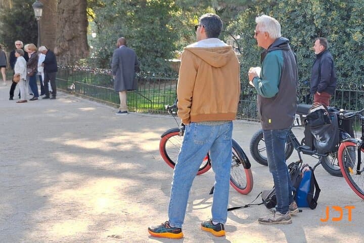 Paris Biking Tour with Wine Tasting in a Hidden Cellar