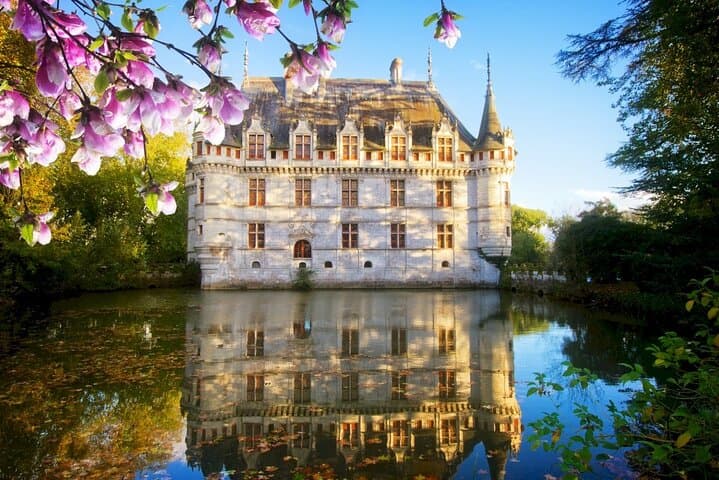 Castle Chateau d'Azay-le-Rideau History Tour Experience