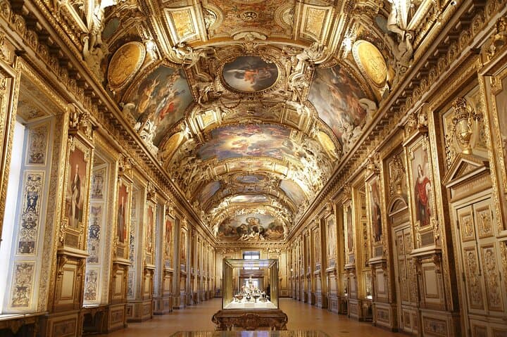 Mona Lisa and Venus de Milo Access with Host in Louvre Museum