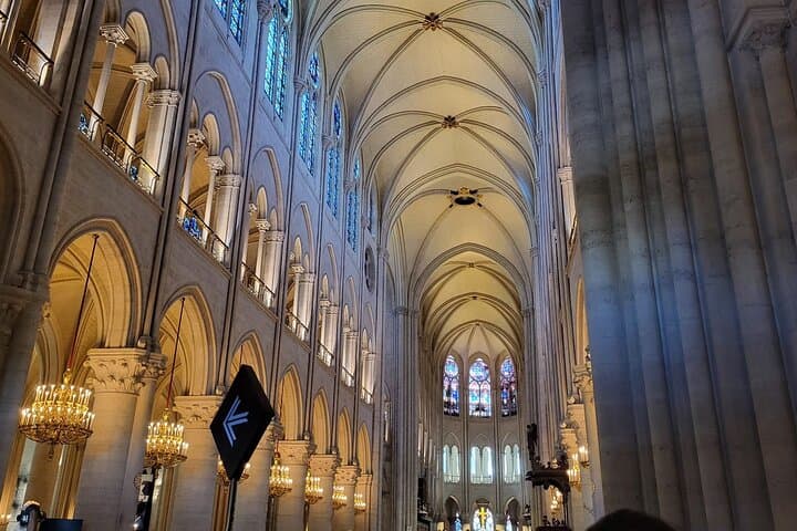 Notre Dame Cathedral Guided Tour with Skip The Line Entry