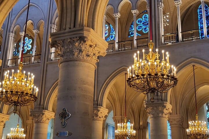 Notre Dame Cathedral Guided Tour with Skip The Line Entry