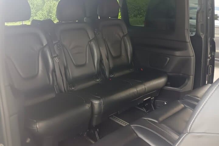 Private Van Transfer from Beauvais Airport to Paris