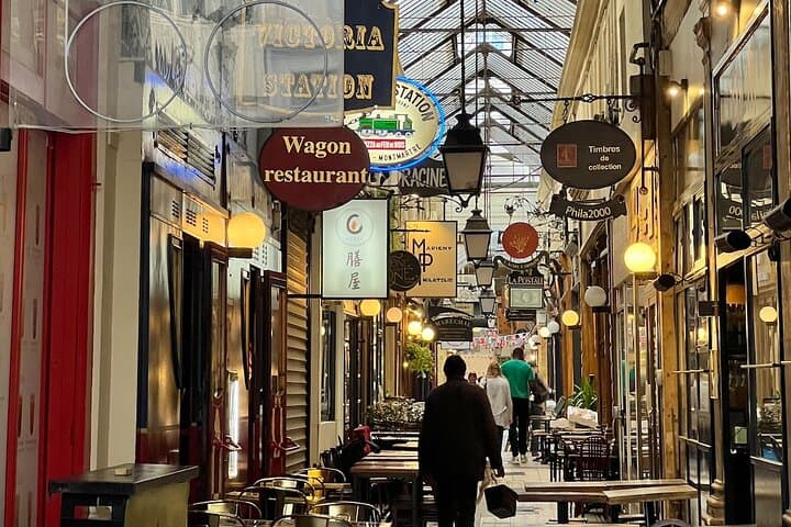 Paris Covered and Secret Passages Tour