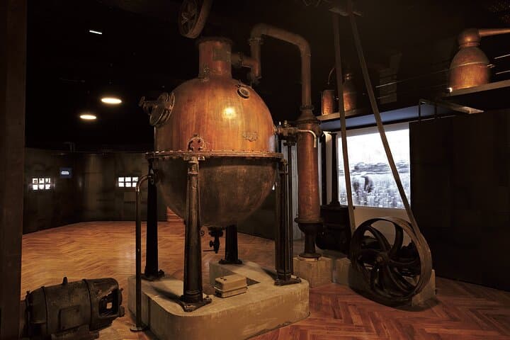 Free Perfume Museum & Opera District Tour in English