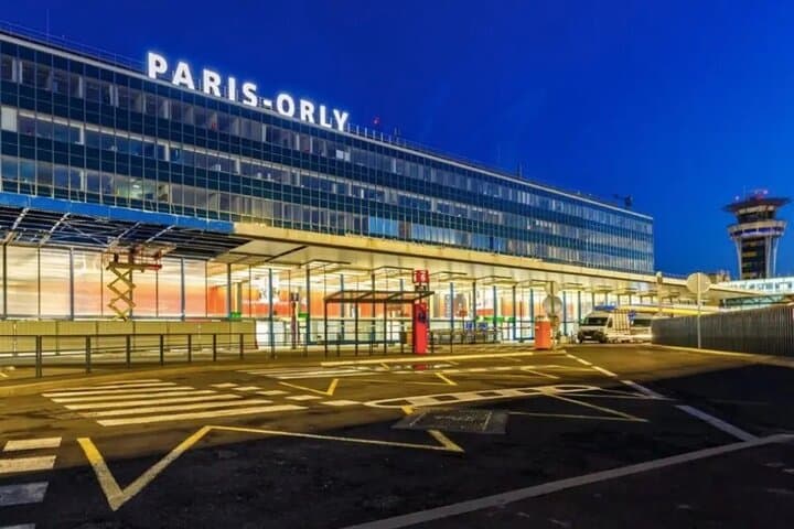 Private transfer between Orly Airport and central DE Paris