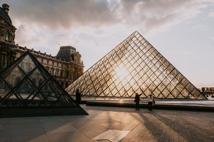 Paris Private Walking Tour with a Local