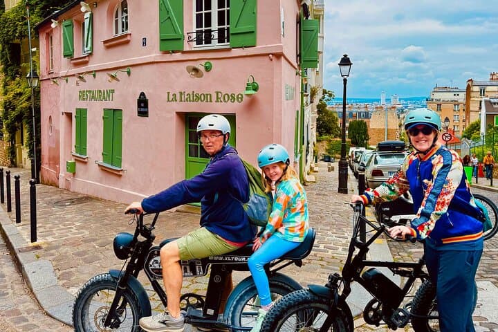 Semi-private electric bike tour DE Montmartre