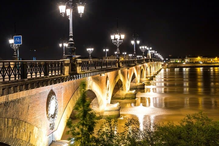 Bordeaux Night Tour: Private Evening Highlights Experience
