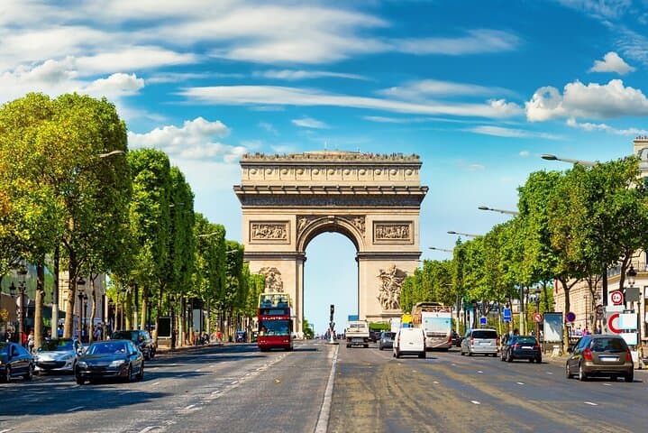 Private guided tours in Paris with private driver