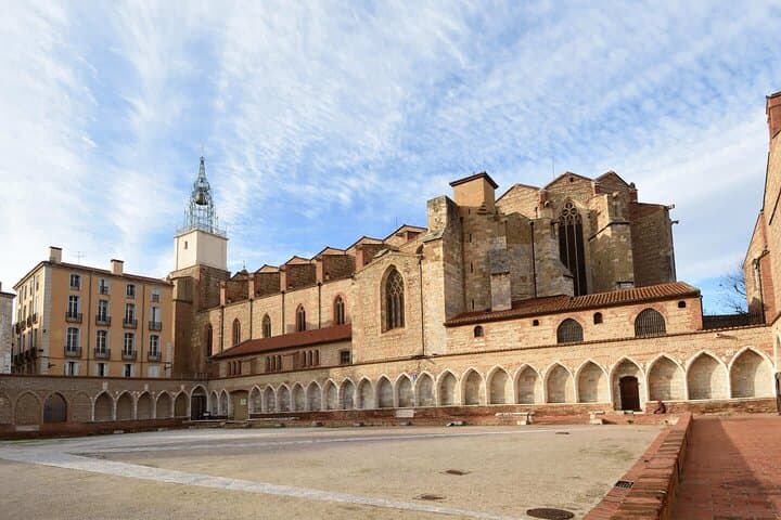 Hello Perpignan: Private 2-Hour Intro City Walk with Local Guide