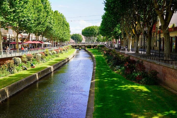 Hello Perpignan: Private 2-Hour Intro City Walk with Local Guide